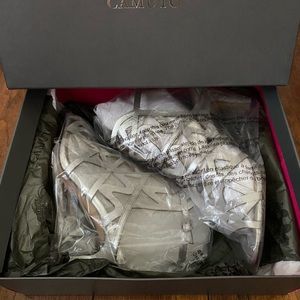 Vince Camuto Pewter Heel SZ 7 *NIB*